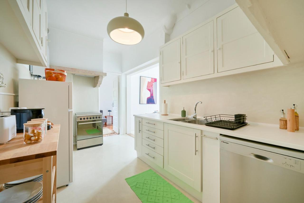 Light-Filled & Renovated Apartment, By Timecooler ลิสบอน ภายนอก รูปภาพ