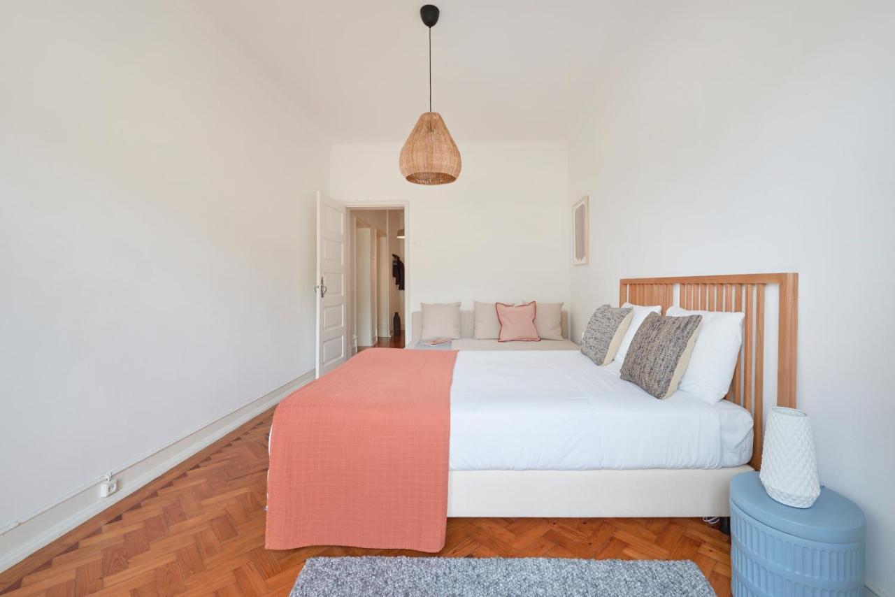 Light-Filled & Renovated Apartment, By Timecooler ลิสบอน ภายนอก รูปภาพ