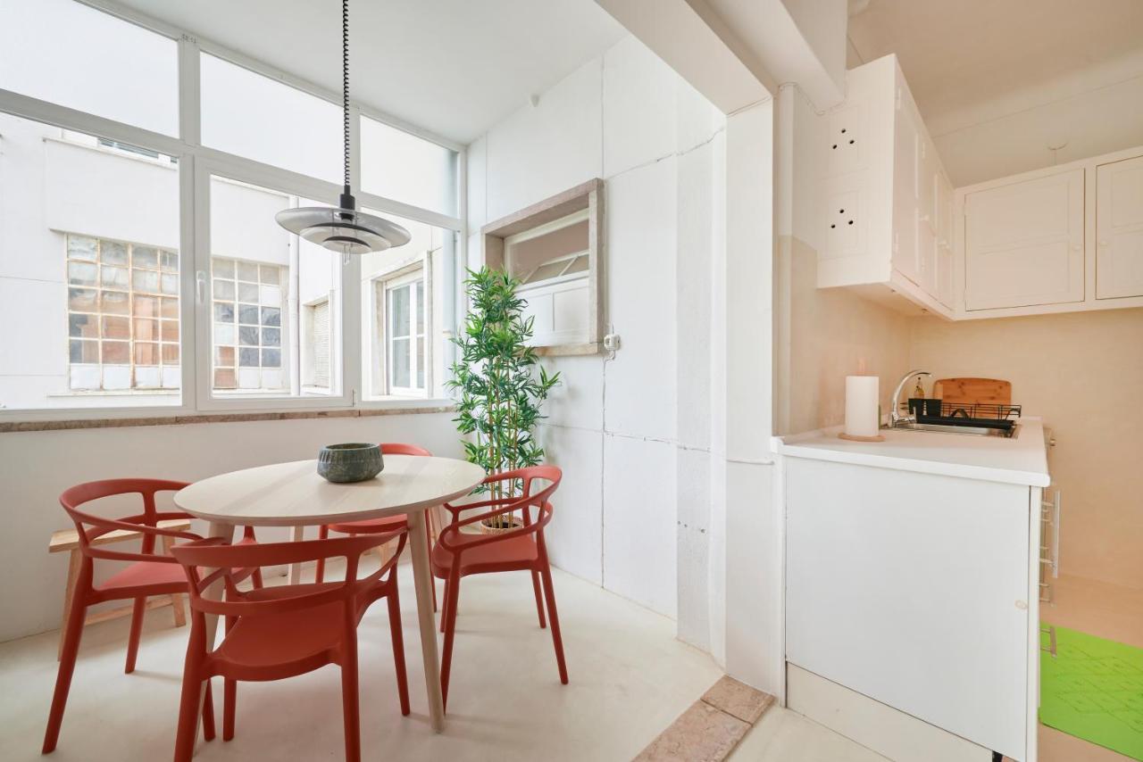Light-Filled & Renovated Apartment, By Timecooler ลิสบอน ภายนอก รูปภาพ