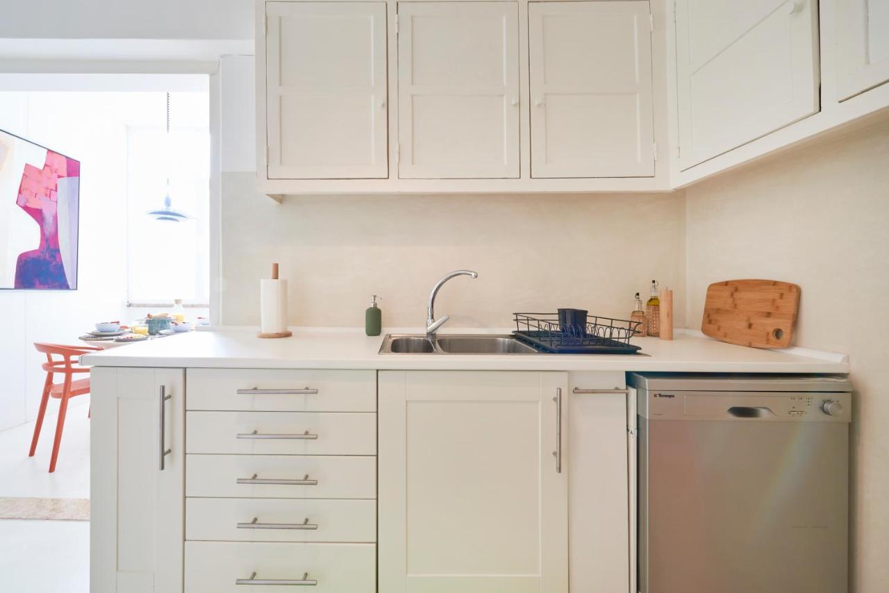 Light-Filled & Renovated Apartment, By Timecooler ลิสบอน ภายนอก รูปภาพ