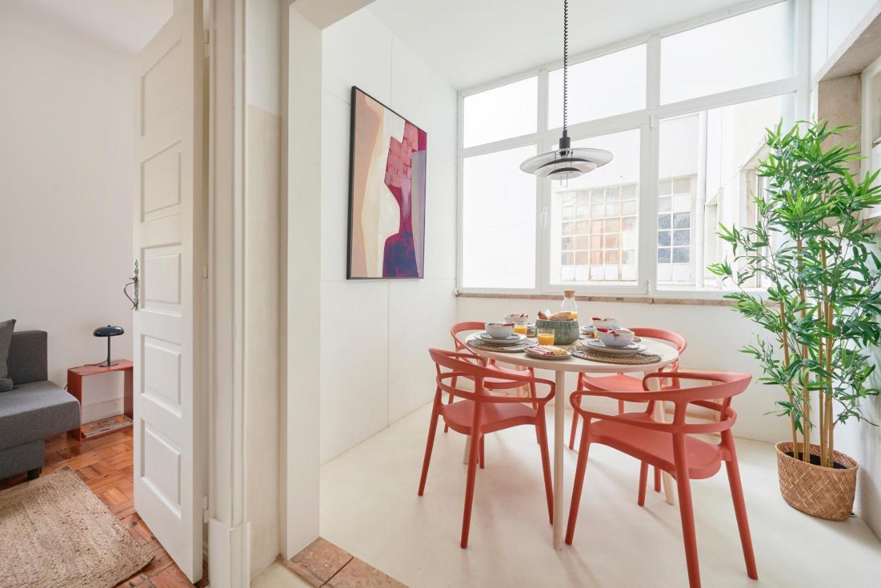 Light-Filled & Renovated Apartment, By Timecooler ลิสบอน ภายนอก รูปภาพ